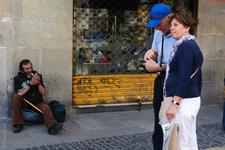 Homeless y turístas. Contrastes en el Barrio Gótico #4(#2860)